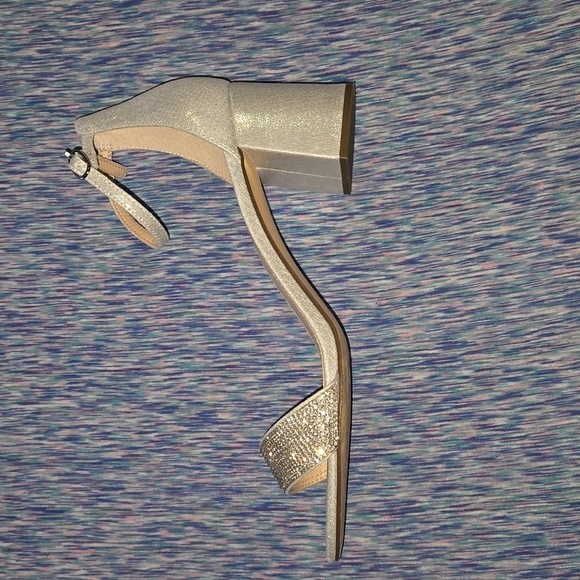 I. Miller Women's Emely Buckle Open Toe Block Heel Pumps Silver Size 8.5 - Picture 4 of 11